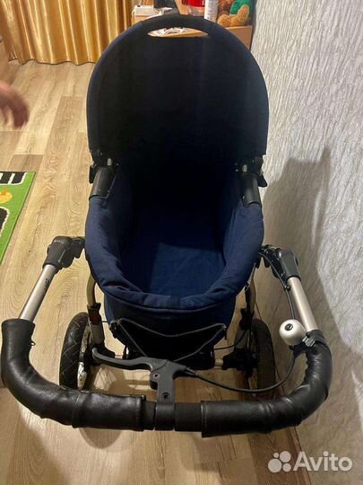 Коляска с люлькой