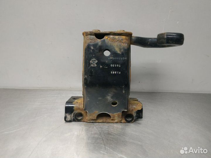 Крюк буксировочный Jeep Grand Cherokee WK2