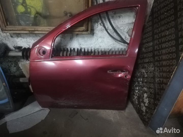 Дверь водительская Рено дастер