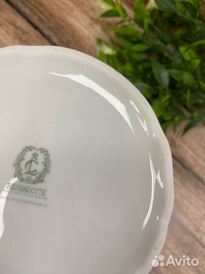 Салатник на ножке 