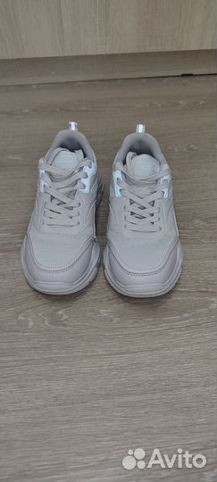 Кроссовки женские