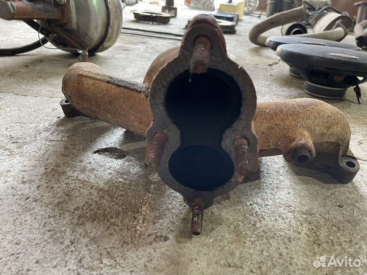 Коллектор выпускной змз 406