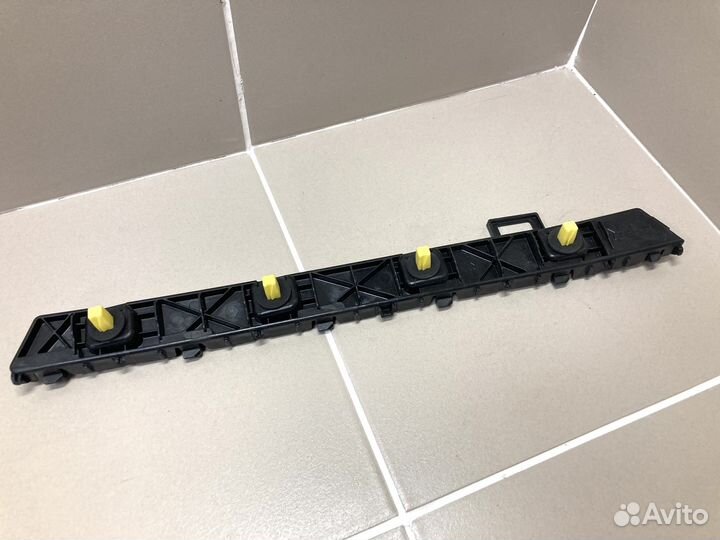 Кронштейн заднего бампера правый Hyundai Solaris