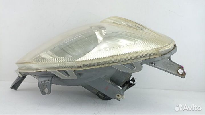 Фара правая Toyota Vitz SCP10
