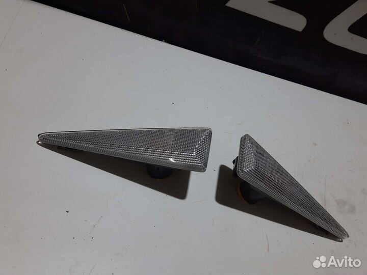 Повторитель поворотов на крыло Renault Megane 2