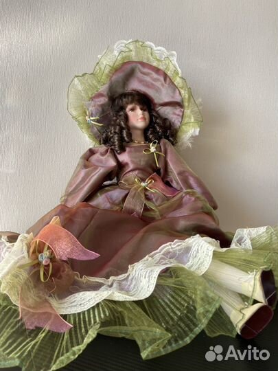 Кукла фарфоровая 70 см