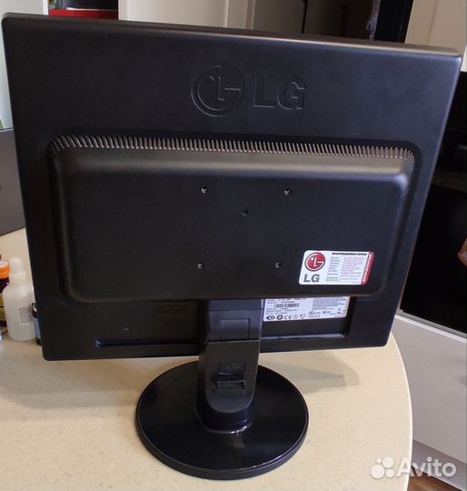 Монитор LG Flatron L1942SE