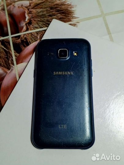 Телефон Samsung j1