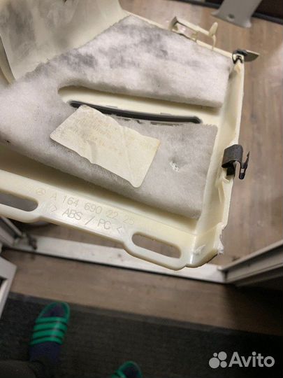 Обшивка стойки задняя правая Mercedes Gl 320 Cdi