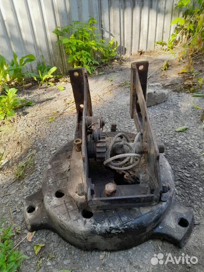 Кронштейн запасного колеса маз