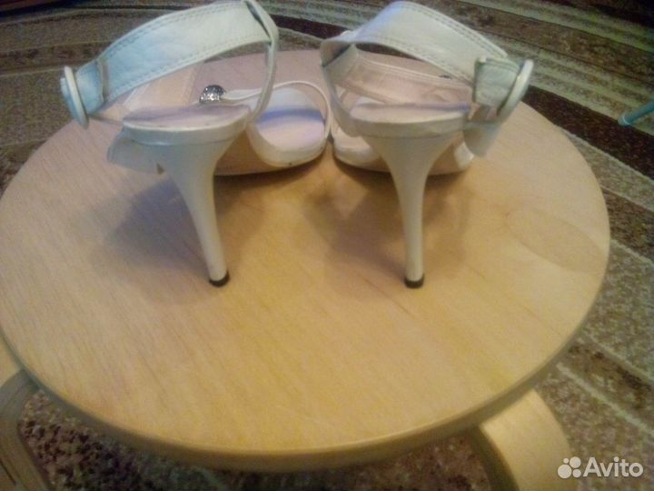 Босоножки женские