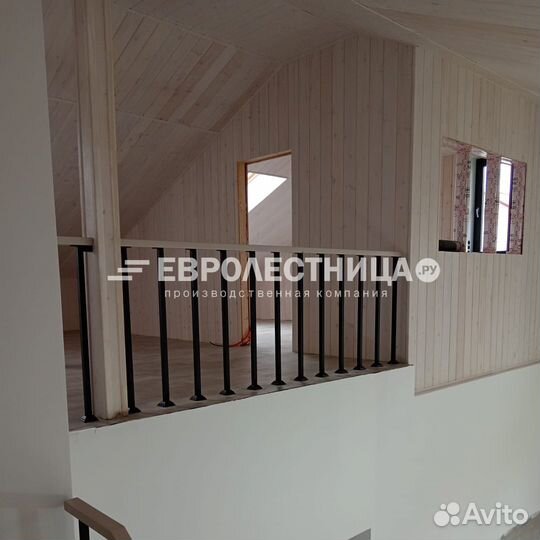 Лестница на металле с деревянными ступенями