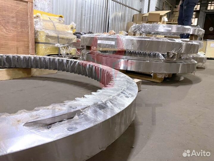 Поворотный круг Komatsu PC230LC-7