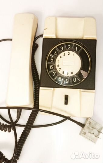 Старый стационарный телефон