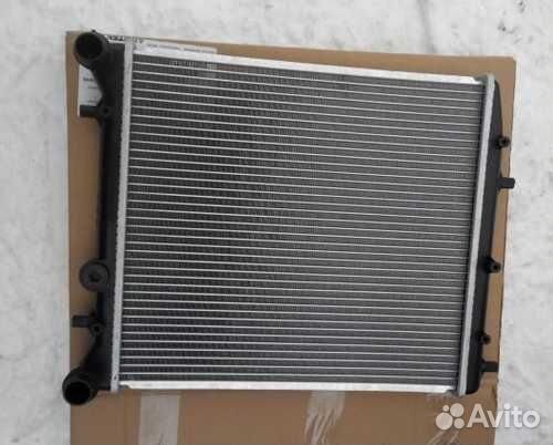Радиатор охлаждения Skoda Fabia Rapid в наличии