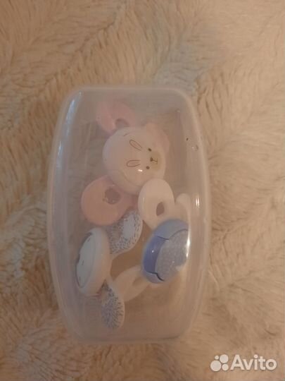 Пустышки chycco и бутылочка для кормления