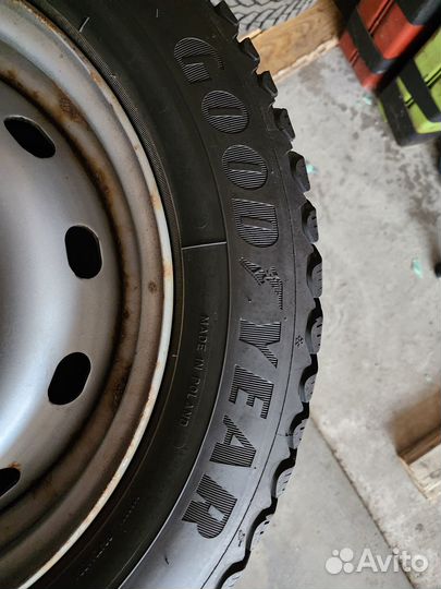 Goodyear UltraGrip 185/65 R15