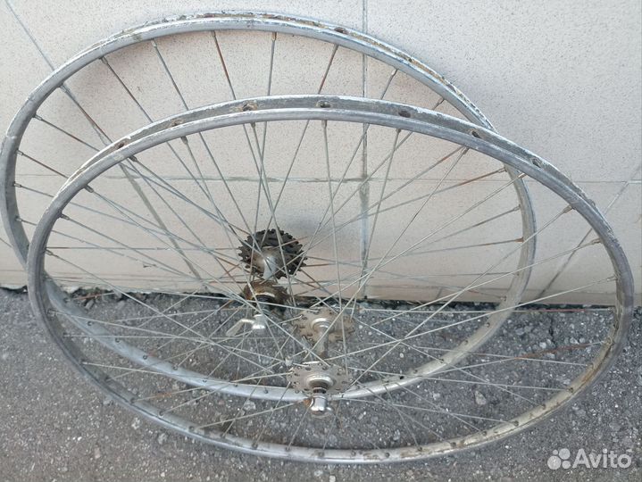 Колёса старт шоссе