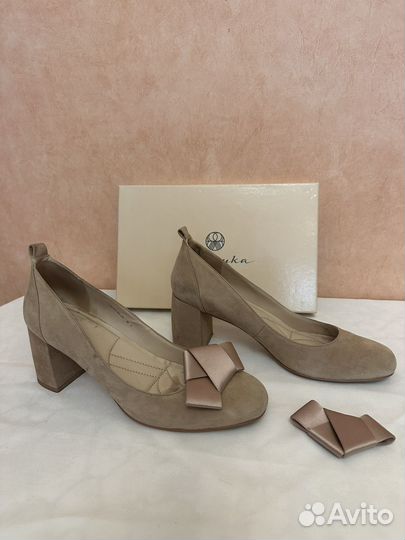 Бежевые туфли замшевые 39/40