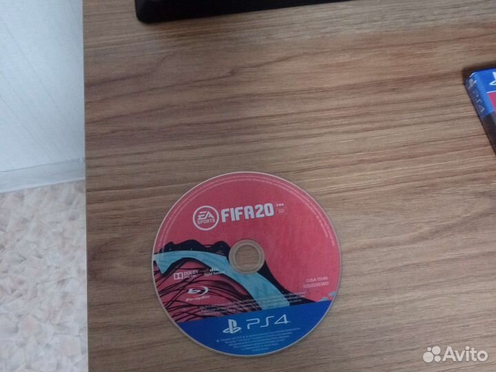 Диск на ps4 fifa 20 в хорошем состоянии