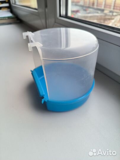 Купалка, поилка и кормушка для птиц