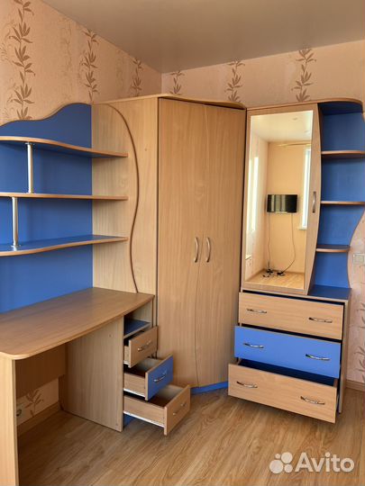 Мебель стол с полками, угловой шкаф, шкаф-комод