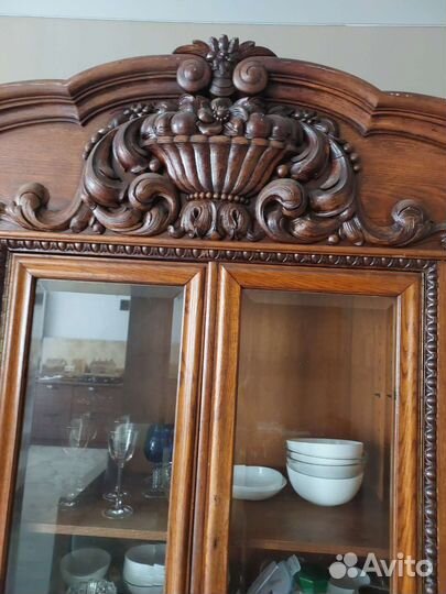 Старинный шкаф