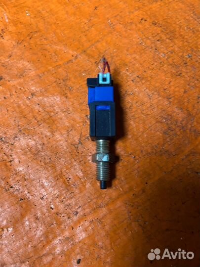 Концевик педали тормоза almera classic