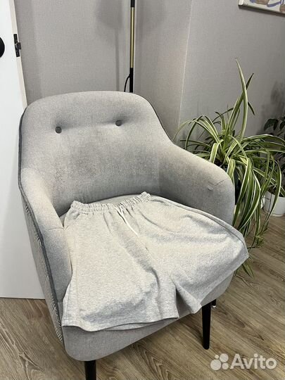 Большие широкие шорты серые