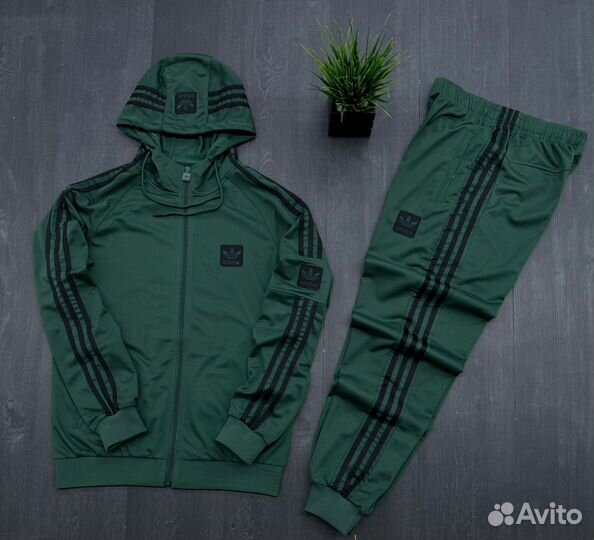 Спортивный костюм Adidas весенний