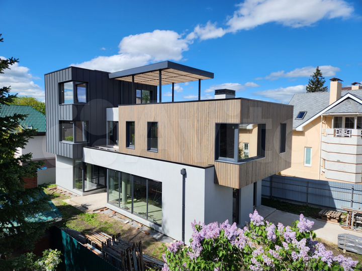 Дом 233 м² на участке 5 сот.