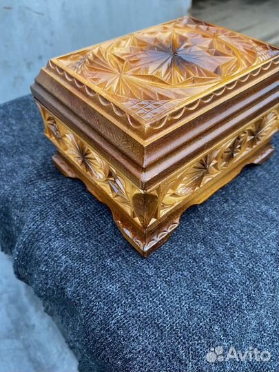 Шкатулка резная кедровая