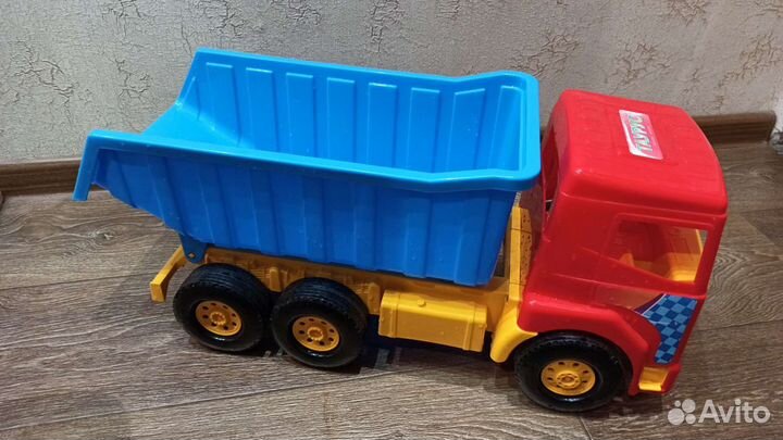 Большой самосвал