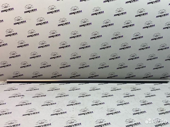 Молдинг стекла двери передний левый Bmw 335I E93