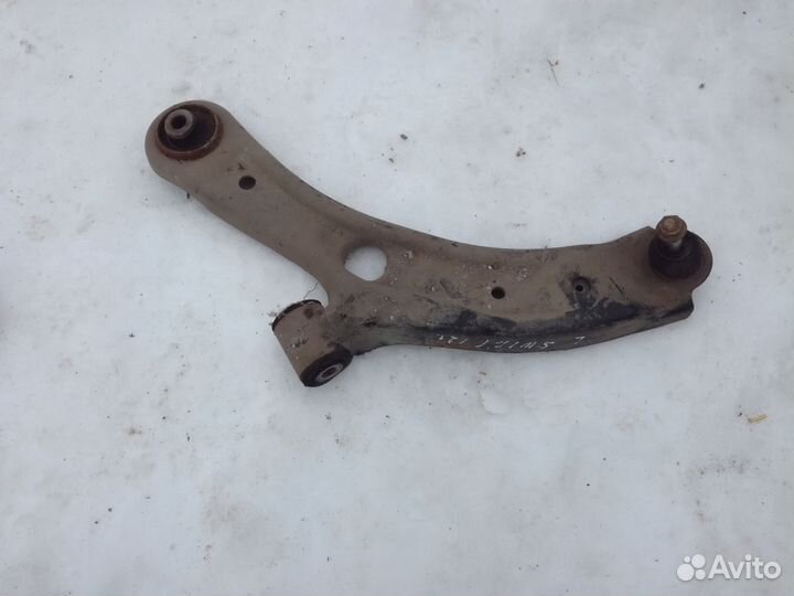 Рычаг передний левый Suzuki Swift 2012г