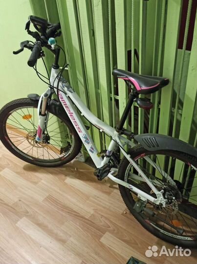 Шикарный велосипед для девочки-подростка