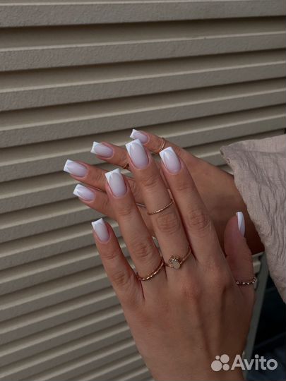 Модель на маникюр френч