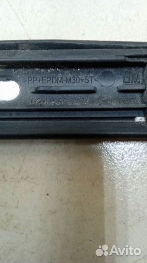 Накладка стекла переднего правого Opel Astra