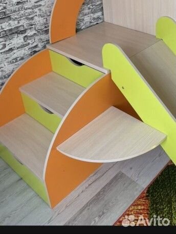 Кровать чердак с горкой и лестницей