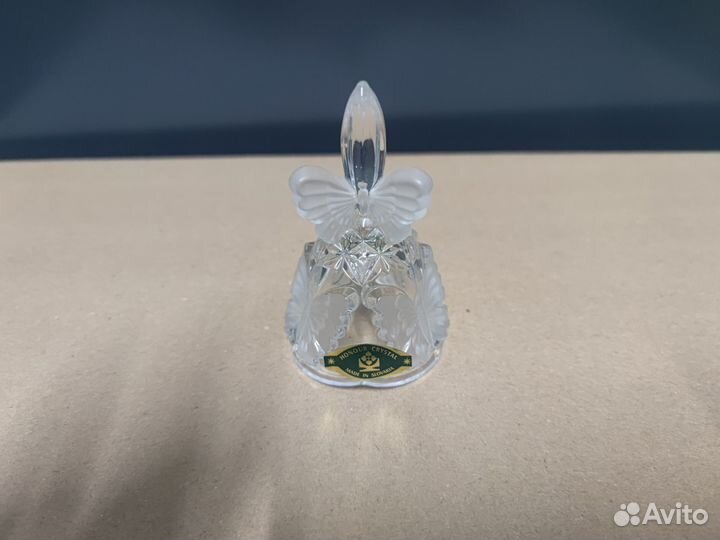 Хрустальные подсвечники, колокольчик и масленка