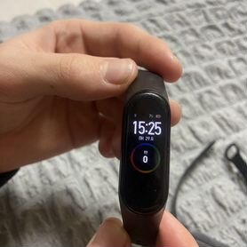 Продам часы xiaomi Mi Band 4