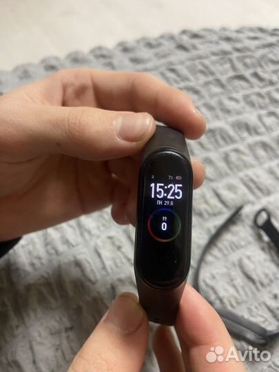 Продам часы xiaomi Mi Band 4