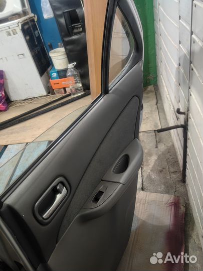 Дверь задняя правая