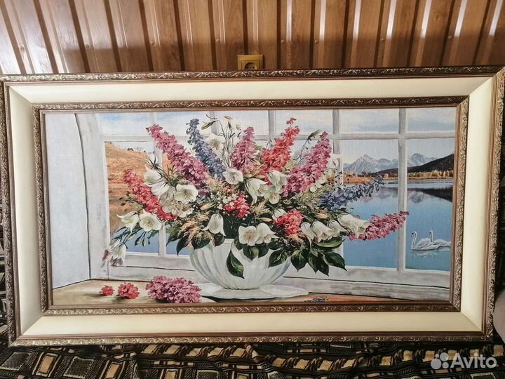 Картина из гобелена за окном красивая природой