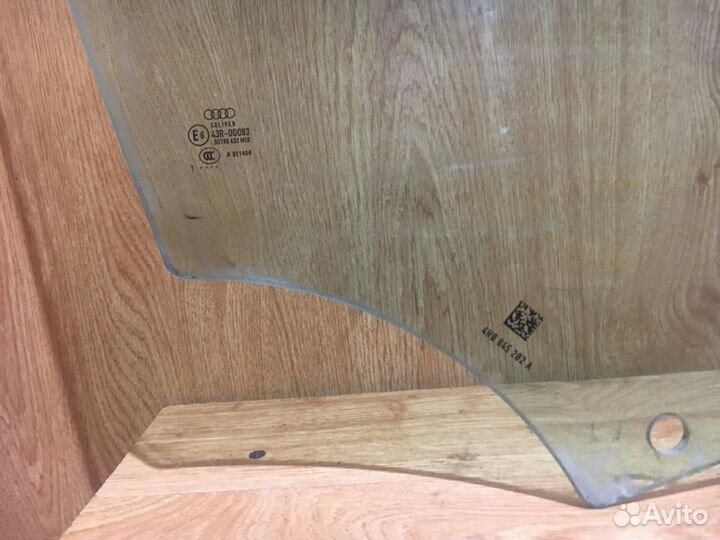 Стекло двери передней правой A8 (4H) 2010-2017