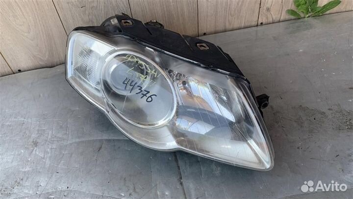 Фара правая Volkswagen Passat