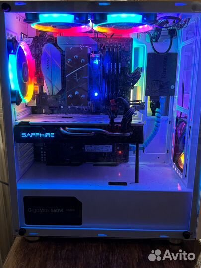 Игровой компьютер с монитором и клавиатурой новый