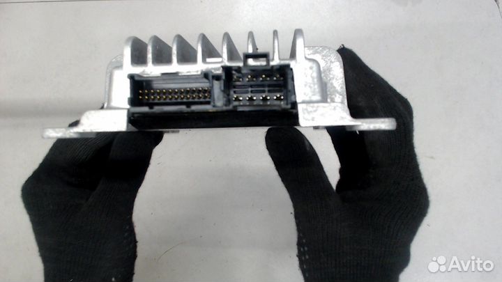 Усилитель звука Nissan Armada, 2004