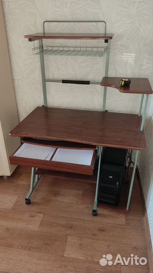 Удобный письменный стол для учебы, техники)