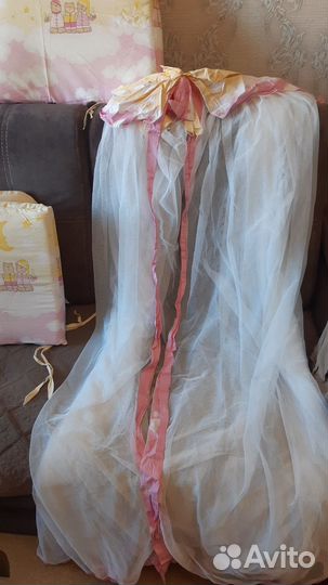 Бортики в кроватку с балдахином